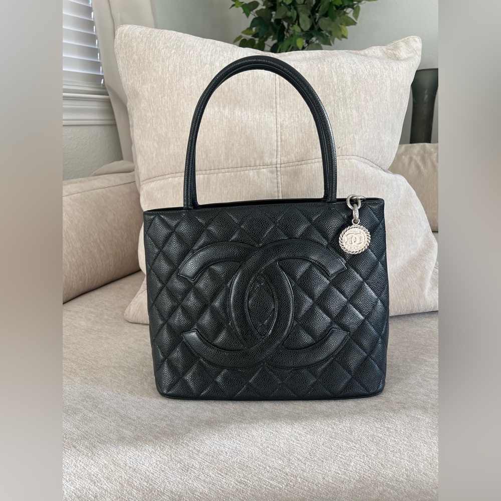 ❌SOLD❌Chanel Authentic Medallion Tote Black Caviar Tote Bag 9 out 10 condition